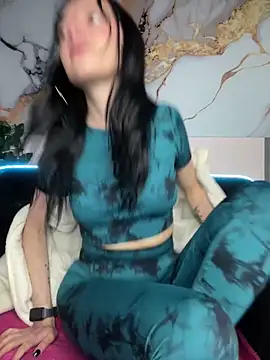 Snapshot of Isabella_21x chatting on 10-15-25, 12:49 Isabella 21x online show from 10-15-25, 12:49