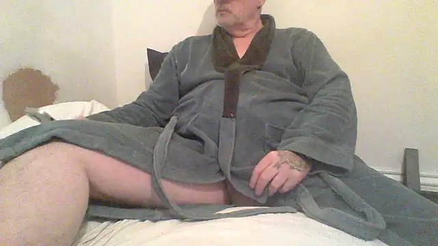 Snapshot of oldenglishguy chatting on 01-22-25, 07:45 oldenglishguy online show from 01-22-25, 07:45