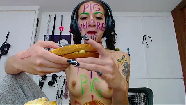 Eloise-brown online show from 02-11-25, 09:03