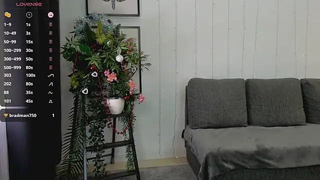 Freckle Diyana online show from 01-08-25, 03:28