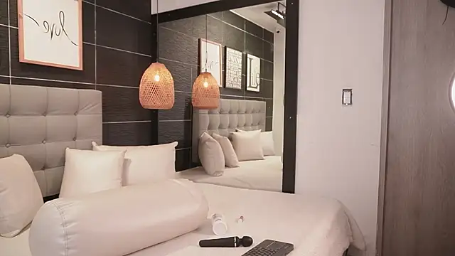 Bella TS  online show from 10-03-25, 10:18