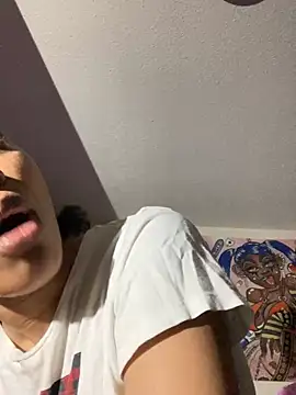 Snapshot of KimiAqua chatting on 03-03-25, 12:37 KimiAqua online show from 03-03-25, 12:37