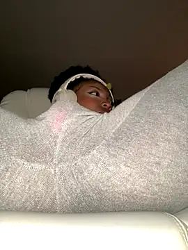 Snapshot of KimiAqua chatting on 11-30-25, 10:03 KimiAqua online show from 11-30-25, 10:03