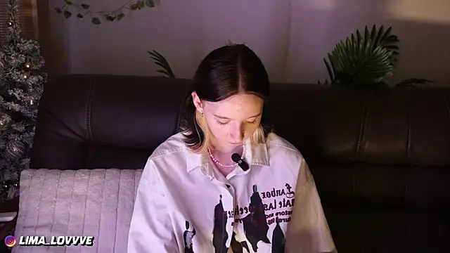 Snapshot of LimaLexxx chatting on 12-22-25, 05:21 LimaLexxx online show from 12-22-25, 05:21