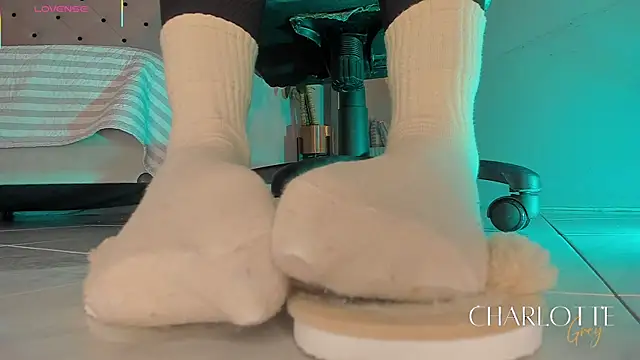 charlotte  grey online show from 12-22-25, 08:17