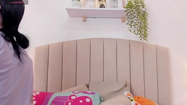 Mia thompson 19 online show from 10-20-25, 07:58