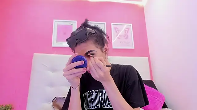 Mia thompson 19 online show from 11-25-25, 05:46