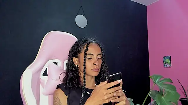 Snapshot of Juanadearco5 chatting on 01-29-25, 12:12 Juanadearco5 online show from 01-29-25, 12:12