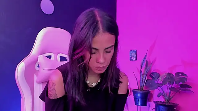 Snapshot of Juanadearco5 chatting on 02-18-25, 01:00 Juanadearco5 online show from 02-18-25, 01:00