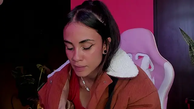 Snapshot of Juanadearco5 chatting on 03-15-25, 06:43 Juanadearco5 online show from 03-15-25, 06:43