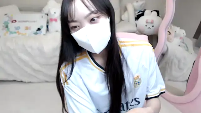 momo room online show from 10-24-25, 10:44