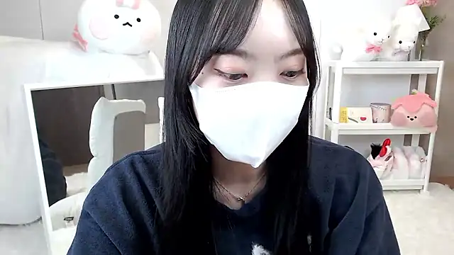 Snapshot of momo_room chatting on 04-10-26, 11:26 momo room online show from 04-10-26, 11:26