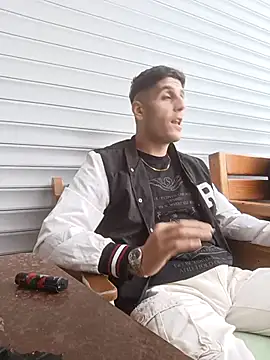 arenn1997 online show from 11-08-25, 02:17