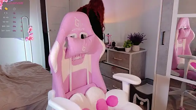 cinnabon girls online show from 10-16-25, 05:08