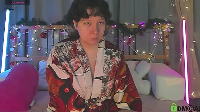 Snapshot of dreamgirllovee chatting on 12-18-24, 01:48 dreamgirllovee online show from 12-18-24, 01:48