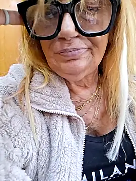 Snapshot of eva2023sexy chatting on 11-06-25, 03:24 eva2023sexy online show from 11-06-25, 03:24