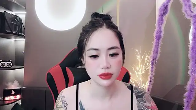 Snapshot of witch-39 chatting on 12-29-24, 01:13 witch-39 online show from 12-29-24, 01:13