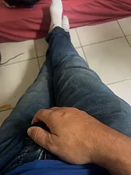 Snapshot of rjuanito973 chatting on 03-09-26, 03:27 rjuanito973 online show from 03-09-26, 03:27