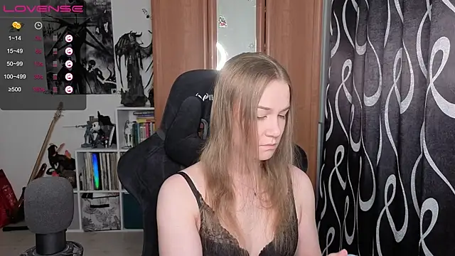 Snapshot of stellablondy chatting on 07-21-26, 01:35 stellablondy online show from 07-21-26, 01:35