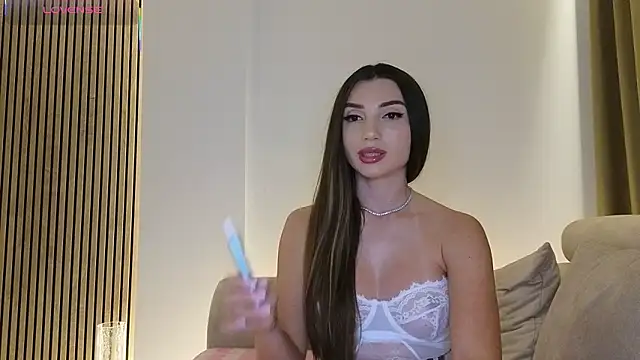 ReyaSophia online show from 06-19-26, 08:56