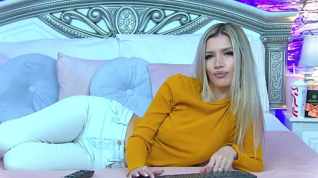 Snapshot of IvySamek chatting on 11-19-25, 08:09 IvySamek online show from 11-19-25, 08:09