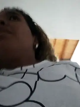 ELLA KELLY online show from 10-19-25, 11:33