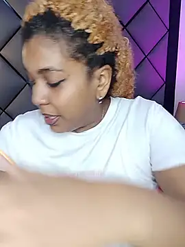 Snapshot of ELLA_KELLY chatting on 05-15-26, 11:39 ELLA KELLY online show from 05-15-26, 11:39