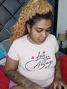 Snapshot of ELLA_KELLY chatting on 05-19-26, 12:00 ELLA KELLY online show from 05-19-26, 12:00