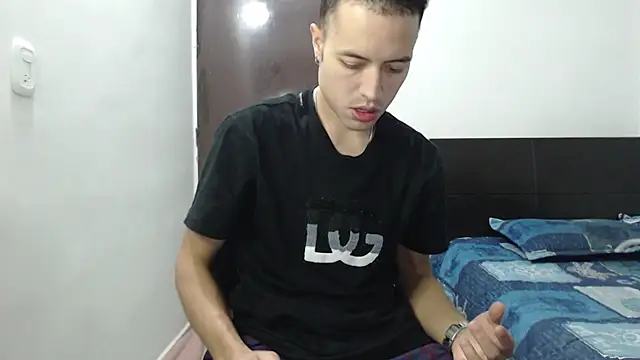 Snapshot of dimitriquiet05 chatting on 12-14-24, 02:34 dimitriquiet05 online show from 12-14-24, 02:34