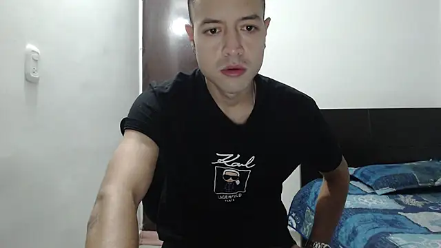 Snapshot of dimitriquiet05 chatting on 12-17-24, 04:34 dimitriquiet05 online show from 12-17-24, 04:34