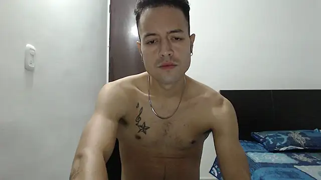 Snapshot of dimitriquiet05 chatting on 12-20-24, 04:31 dimitriquiet05 online show from 12-20-24, 04:31