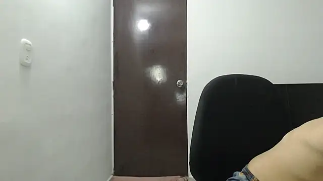 Snapshot of dimitriquiet05 chatting on 12-27-24, 05:09 dimitriquiet05 online show from 12-27-24, 05:09