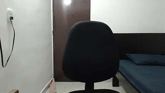 Snapshot of dimitriquiet05 chatting on 01-06-25, 01:53 dimitriquiet05 online show from 01-06-25, 01:53