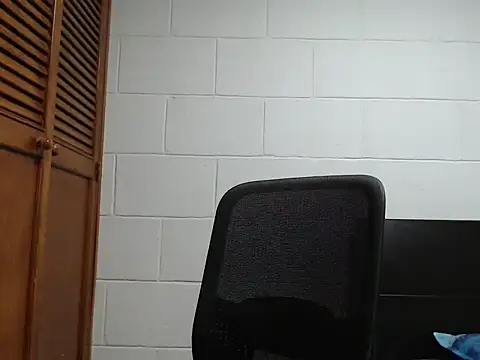 Snapshot of dimitriquiet05 chatting on 02-20-26, 06:37 dimitriquiet05 online show from 02-20-26, 06:37