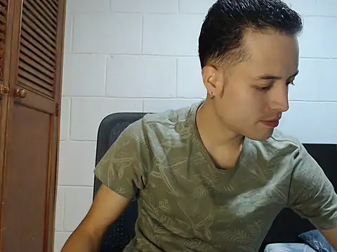 Snapshot of dimitriquiet05 chatting on 03-11-26, 04:29 dimitriquiet05 online show from 03-11-26, 04:29