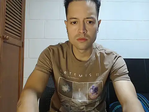 Snapshot of dimitriquiet05 chatting on 03-21-26, 08:19 dimitriquiet05 online show from 03-21-26, 08:19