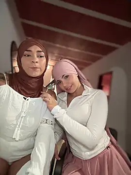 lalilamassu1 online show from 04-18-26, 07:29