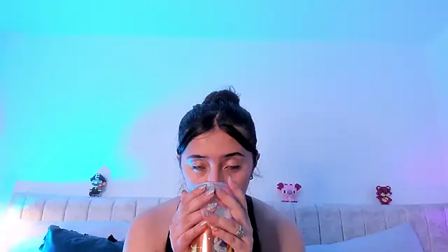 Snapshot of Kathia_Morelli chatting on 02-20-25, 11:53 Kathia Morelli online show from 02-20-25, 11:53