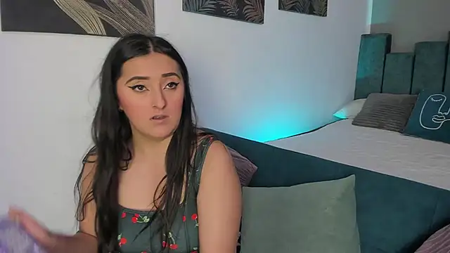 Snapshot of Kathia_Morelli chatting on 10-18-25, 12:17 Kathia Morelli online show from 10-18-25, 12:17