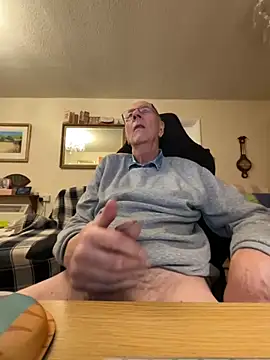 Snapshot of cutaboverest chatting on 11-28-25, 05:15 cutaboverest online show from 11-28-25, 05:15