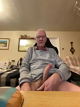 Snapshot of cutaboverest chatting on 12-18-25, 05:30 cutaboverest online show from 12-18-25, 05:30