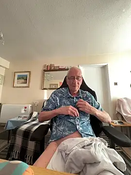 Snapshot of cutaboverest chatting on 02-01-26, 04:27 cutaboverest online show from 02-01-26, 04:27