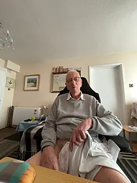 Snapshot of cutaboverest chatting on 02-08-26, 03:59 cutaboverest online show from 02-08-26, 03:59