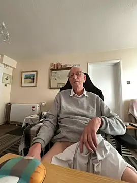 Snapshot of cutaboverest chatting on 02-16-26, 04:03 cutaboverest online show from 02-16-26, 04:03