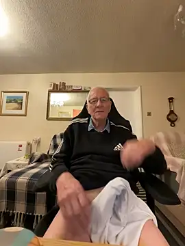 Snapshot of cutaboverest chatting on 02-23-26, 06:16 cutaboverest online show from 02-23-26, 06:16