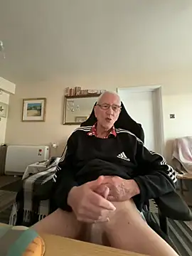 Snapshot of cutaboverest chatting on 03-06-26, 04:36 cutaboverest online show from 03-06-26, 04:36