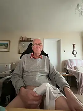 Snapshot of cutaboverest chatting on 03-08-26, 04:00 cutaboverest online show from 03-08-26, 04:00