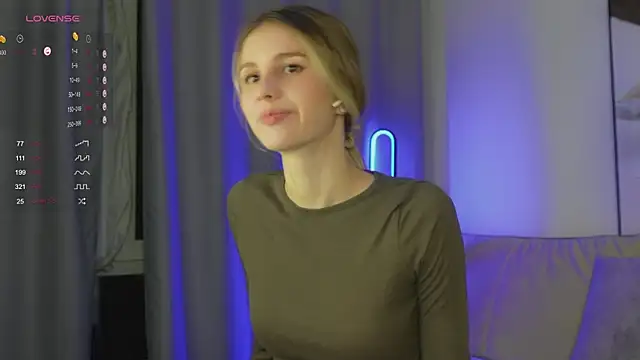 Fluffy-Angel online show from 10-27-25, 05:06