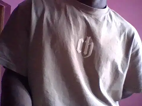 Snapshot of Tonedom chatting on 10-08-25, 12:36 Tonedom online show from 10-08-25, 12:36