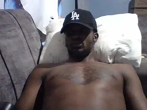 Snapshot of Tonedom chatting on 10-14-25, 09:48 Tonedom online show from 10-14-25, 09:48